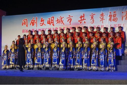 清遠市第十四屆廣場文化藝術節經信專場活動圓滿舉行，市經信局組織文化藝術交流活動促進行業發展